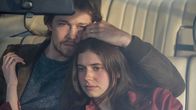 Conversations with Friends – Nick (Joe Alwyn) ist es ernst mit Frances (Alison Oliver). Er will seiner Frau von Frances erzählen, doch das Risiko, dass dadurch alles in die Brüche geht, ist hoch.