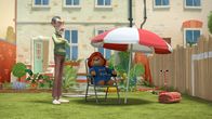 Paddingtons Abenteuer – L-R: Mr. Curry, Paddington