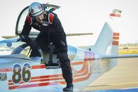 Hawaii Five-0 – McGarrett (Alex O'Loughlin) gibt sich als Pilot aus, um der Ursache eines tödlichen Absturzes bei einer Flugshow auf den Grund zu gehen und stößt dabei auf ein brisantes Geheimnis ...