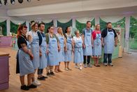 Das große Backen – v.l.n.r.) Simone; Evelin; Ferhat; Tanja; Tamara; Cane; Claudia; Steffen; Carolin; Julian