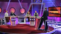 Meister des Alltags – Moderator Florian Weber (re.) stellt in seinem SWR Wissensquiz „Meister des Alltags“ die Alltagstauglichkeit seiner prominenten Kandidaten auf die Probe. „Meister des Alltags“ spendet seinen Gewinn einem guten Zweck. v.li.: Enie van de Meiklokjes, Bodo Bach, Alice Hoffmann und Florian Schroeder.