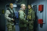 Navy CIS: L.A. – Callen (Chris O'Donnell, M.), Sam (LL Cool J, l.), Deeks (Eric Christian Olsen, r.) und Kensi sind in Syrien, um Asakeem dingfest zu machen. Sie können ihn zwar fassen, doch leider geht bei ihrer Mission etwas schief ...