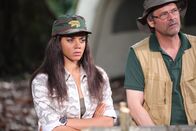 Death in Paradise – Yasmin (Hannah John-Karmen, l.) und Alec (Mark Heap, r.).
