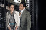 Mona Lisas Lächeln – Der charmante Italienisch-Lehrer Bill Dunbar (Dominic West) hat ein Auge auf Katherine (Julia Roberts) geworfen. Allerdings ist er auch dafür bekannt, Affären mit seinen Studentinnen zu haben.