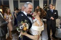 Sturm der Liebe – v.l.) feiern ihre Hochzeit im Kreis ihrer Liebesten.