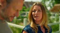 Rote Rosen – Carlas (Maria Fuchs m.) Plan, ein halbes Jahr in Lüneburg, ein halbes Jahr in Texas zu leben, steht. Doch weder Carla (Maria Fuchs m.) noch Michael (Hanno Friedrich) sind glücklich damit.