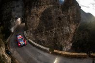 World Rally Championship – Thierry Neuville (BEL) und Martijn Wydaeghe (BEL) vom Team HYUNDAI SHELL MOBIS WORLD RALLY TEAM auf dem Straßenabschnitt vor der Sonderprüfung Nr. 3 während der Rallye-Weltmeisterschaft Monte-Carlo in Monte-Carlo, Monaco am 20. Januar 2023