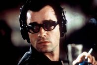 Mulholland Drive – Der Regisseur Adam Kesher (Justin Theroux) erhält von dubiosen Hintermännern immer neue Anweisungen für seinen Film.