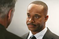 Navy CIS – Da Direktor Shepard vom Dienst suspendiert wurde, übernimmt der stellvertretende Direktor des NCIS, Leon Vance (Rocky Carroll), solange ihre Aufgaben ...