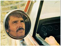 Duell – Geschäftsmann David Mann (Dennis Weaver) sieht sich auf dem Highway urplötzlich einem Kampf um Leben und Tod ausgesetzt.