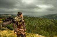 Arthur & Merlin – König Vortigern wendet sich unter den bösen Einflüsterungen des Druiden Aberthol brutal gegen die Kelten. Das ruft Krieger Arthur (Kirk Barker) auf den Plan. Gemeinsam mit dem Eremiten Merlin und einem mächtigen Schwert begehrt er gegen Vortigern und den dunklen Priester auf.
