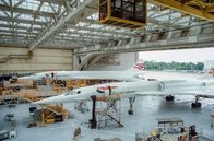 Die Concorde - Absturz einer Legende – Zwei Concordes der British Airways im Hangar. British Airways und Air France hatte je acht Concordes. Alle anderen Airlines stornierten ihre Bestellungen 1973 angesichts der Ölkrise.