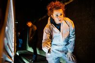 Tatort – Die Leiterin der Spurensicherung Corinna Haas (Fabienne Hadorn) untersucht den Tatort eines vermeintlichen Suizid.
