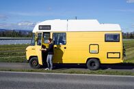 Reporter Spezial – Reporter Donat Hofer ist mit seinem gelben Bus im Seeland unterwegs