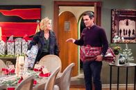 Modern Family – Julie Bowen (Claire Dunphy), Ty Burrell (Phil Dunphy).