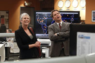 Navy CIS – Dr. Samantha Ryan (Jamie Lee Curtis, l.) und DiNozzo (Michael Weatherly, r.)