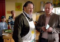 Tatort – Kommissar Borowski (Axel Milberg) sucht Rechtsanwalt Nissen (Michael Brandner) zu Hause auf.