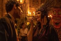 Babylon - Im Rausch der Ekstase – Beobachterin mit spitzer Feder: Manny Torres (Diego Calva), Elinor St. John (Jean Smart)