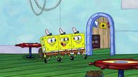 SpongeBob Schwammkopf – SpongeBob (m.), SpongeBob SquarePants clones (l. und r.)
