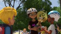 Power Players – Zoe gewinnt den Pokal, aber das war nicht leicht.