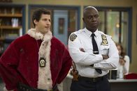 Brooklyn Nine-Nine – Jake Peralta (Andy Samberg, l.), Captain Ray Holt (Andre Braugher)
