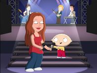 Family Guy – Stewie (r.) ist wahnsinnig aufgeregt, weil Miley Cyrus (l.) in der Stadt ist. Tatsächlich verschafft er sich, obwohl er keine Karten hat, Einlass und trifft den Star persönlich ...