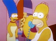 Die Simpsons – Marge hat im Haushalt Konkurrenz bekommen, doch das gefällt ihr gar nicht, denn ohne Kochen und Backen hat ihr Leben keinen Sinn mehr.