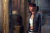 Charmed - Zauberhafte Hexen – In der Stadt treibt eine Sirene ihr Unwesen. Mit ihrem Gesang zieht sie verheiratete Männer in ihren Bann und tötet sie dann vor den Augen ihrer Frauen. Phoebe (Alyssa Milano), Piper und Paige versuchen, diese zu stoppen ...