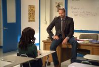 Fresh off the Boat – Jessica Huang (Constance Wu, l.); Mr. Grant (Ryan Hansen, r.)
