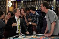How I Met Your Mother – Die nackte Wahrheit: Marshall (Jason Segel, r.) und Barney (Neil Patrick Harris, l.) ...