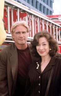 Diagnose: Mord – Detective Steve Sloan (Barry Van Dyke, l.) und Staatsanwältin Purcell (Dixie Carter, r.) ermitteln gemeinsam.