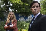 Legends – Gabriela Miskova (Winter Ave Zoli, l.); Curtis Ballard (Steve Kazee, r.)