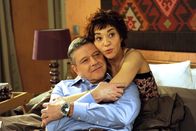 Rote Rosen – ARD ROTE ROSEN FOLGE 1708 Uhr im ERSTEN. Rainer (Christian Maria Goebel, l.) ist sehr enttäuscht als Merle (Anja Franke, r.) ihm erklärt, dass sie nun doch nicht mit ihm in Afrika leben will.