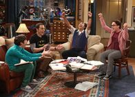 The Big Bang Theory – Gute Freunde, die nicht immer einer Meinung sind: Howard (Simon Helberg, l.), Sheldon (Jim Parsons, 2.v.l.), Leonard (Johnny Galecki, r.) und Raj (Kunal Nayyar, 2.v.r.) ...
