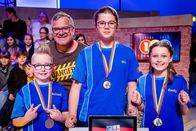 1, 2 oder 3 – Das blaue Team aus Homburg/Saarland freut sich über den tollen Tag im Studio.