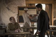 Catch-22 – Lt. Colonel Korn (Kevin J. O'Connor, l.); Yossarian (Christopher Abbott, r.)