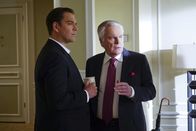 Navy CIS – Tony Sr. (Robert Wagner, r.) begegnet einer Obdachlosen, die ihn für ihren Vater hält. Gemeinsam mit seinem Sohn Tony (Michael Weatherly, l.) engagiert er sich für die Frau ...