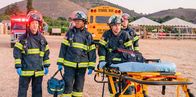 9-1-1 Notruf L.A. – (v.l.n.r.) Howie "Chimney" Han (Kenneth Choi); Henrietta "Hen" Wilson (Aisha Hinds); Eddie Diaz (Ryan Guzman); Bobby Nash (Peter Krause)