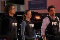 Criminal Minds – L-R: Dr. Spencer Reid (Matthew Gray Gubler), Jennifer Jareau (A.J. Cook) und David Rossi (Joe Mantegna)