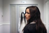 Der Fluch - The Grudge 3 – Erst viel zu spät erkennt die Ärztin Dr. Ann Sullivan (Shawnee Smith), dass ihr Patient bei der Beschreibung der Mörderin seiner Familie nicht übertrieben hatte. Doch das hilft ihm nicht mehr ...