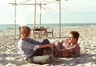 Eine Robbe zum Verlieben – Sommer, Sonne, Luft und Liebe: Anne (Gesine Cukrowski) und Thomas (Oliver Mommsen) beim Tête-à-Tête.