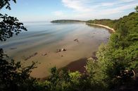 Wilde Ostsee – Die Ostsee ist das jüngste Meer der Erde und erst nach der letzten Eiszeit entstanden. Es scheint so vertraut, bietet aber viele Überraschungen. Wind und Wellen formen bis heute die Ufer der Ostsee. Die erste Folge führt von Dänemarks Nordspitze, über die Halbinsel Darß und die Kurische Nehrung bis zu den endlosen Stränden Lettlands. - Foto: Rügen.