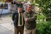 Hubert ohne Staller – Melanie Linzinger ist verheiratet. v.li.: Martin Riedl (Paul Sedlmeir), Franz Hubert (Christian Tramitz)