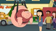 Family Guy – Weil er durch das Betreiben eines Foodtrucks direkt an der Quelle seines geliebten Junkfoods sitzt, übertreibt es Peter (l.) maßlos und wird zur Attraktion der Lokalpresse, als er aus seinem Truck geschnitten werden muss.