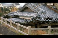 Leben mit Vulkanen – Die Ruinen dieses Hauses, das beim Ausbruch des Vulkans Unzen 1991 von einem pyroklastischen Strom erfasst wurde, sind bewahrt worden, um an das Unglück zu erinnern.