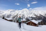 Bergwelten – Kristina Sprenger beim Schneeschuhwandern während ServusTV´s Tirol Winterfilm in Innervillgraten, Tirol, Österreich am 12.03.2024