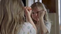 Elsa – Elsa (Maya Anna Hansen Frølich) ist eifersüchtig auf Agnes – deshalb wäre sie auch gerne krank.