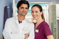 Bettys Diagnose – L-R: Dr. Marco Behring (Maximilian Grill), Betty Dewald (Bettina Lamprecht) Honorarfrei - nur für diese Sendung bei Nennung ZDF und Thomas Kost