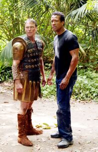 Charmed - Zauberhafte Hexen – L-R: Paige und Phoebe befreien Leo (Brian Krause) und Darryl (Dorian Gregory) und wollen fliehen, doch Piper ist so in ihrem Unglück versunken, dass sie ohne sie Walhalla verlassen müssen ...