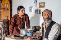 Nachbarn – Rosa (Tuna Dwek) und Nahum (Jay Abdo) sind Nachbarn und Freunde von Seros Familie. Wegen ihres jüdischen Glaubens ist der Ort an der syrisch-türkischen Grenze besonders gefährlich für sie.